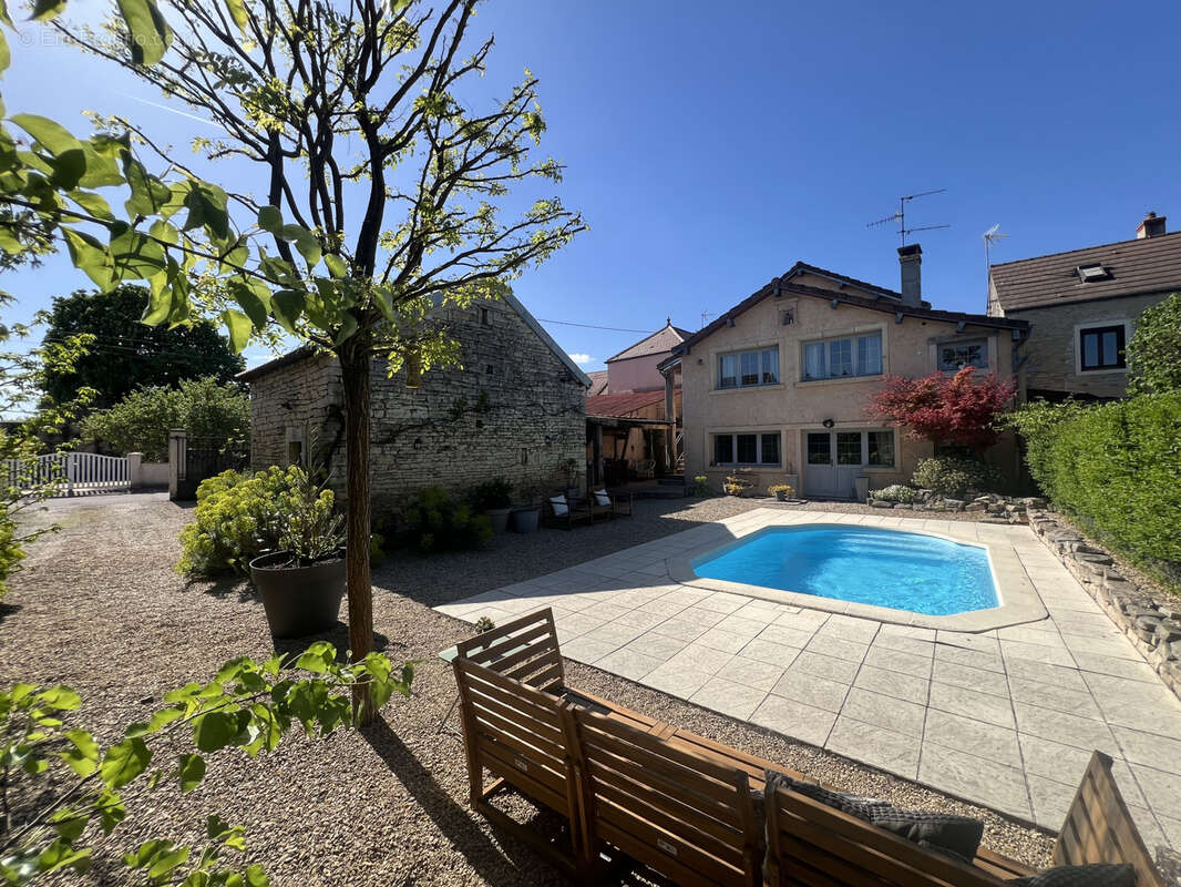 Maison à LADOIX-SERRIGNY