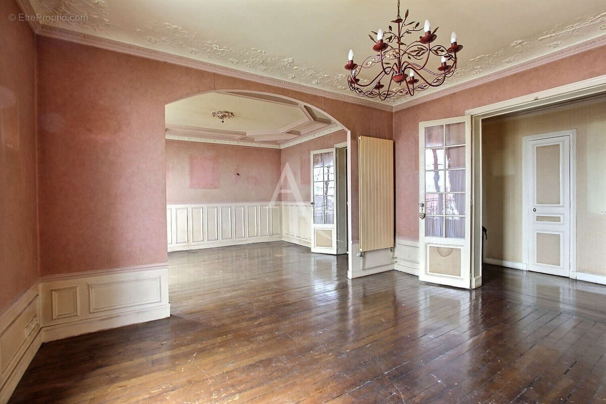 Appartement à COURBEVOIE