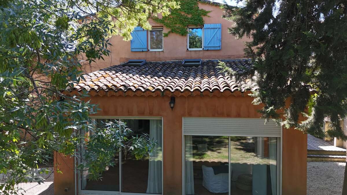 Maison à LE PUY-SAINTE-REPARADE