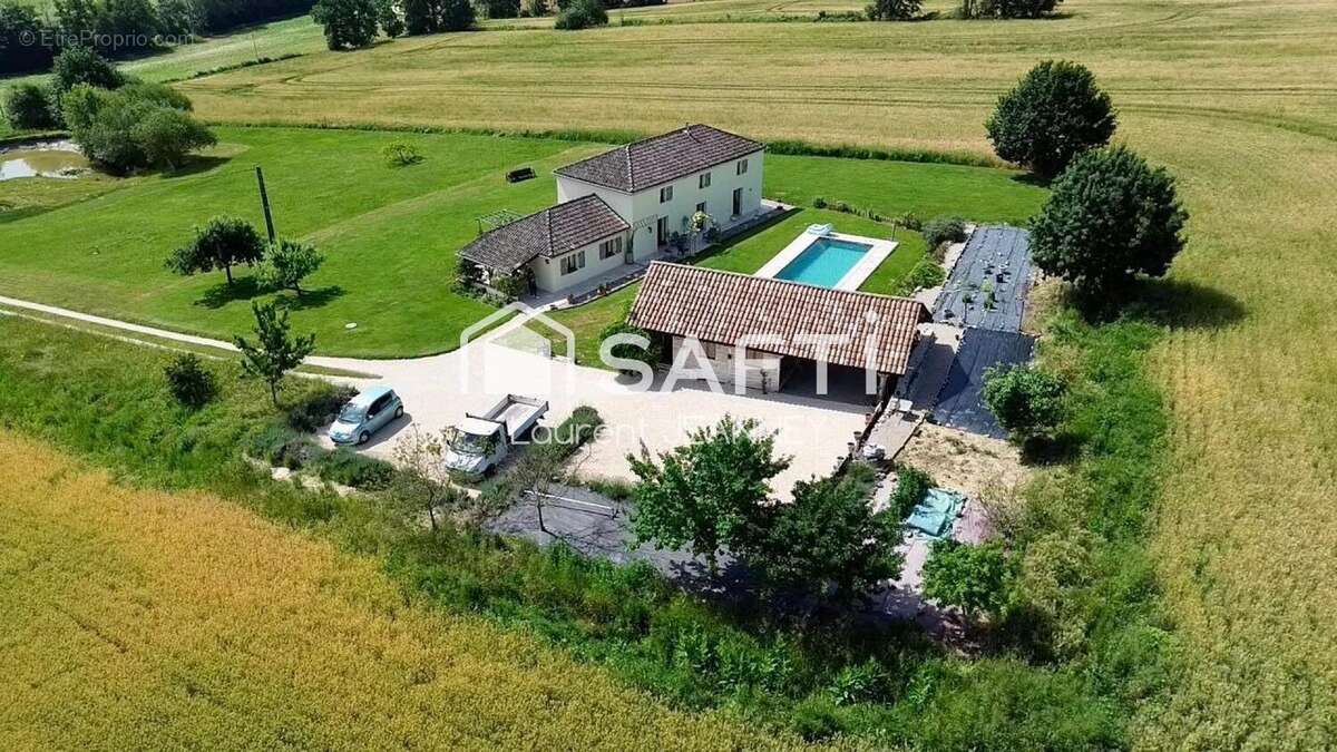 Maison 180 m² à Saint-Pastour  - photo 3