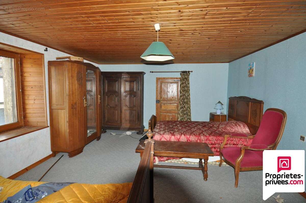 Corps de ferme avec 2 maisons, une grange, prévoir travaux - photo 8
