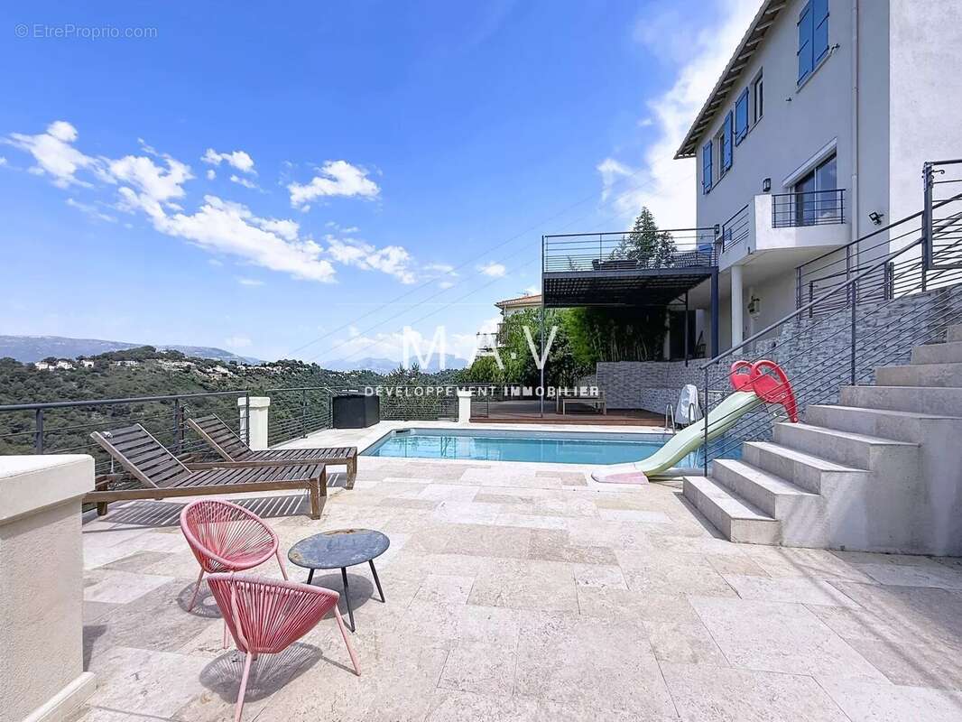 Aspremont - maison 5 pièces rénovée piscine vue panoramique collines et aperçu mer - photo 27