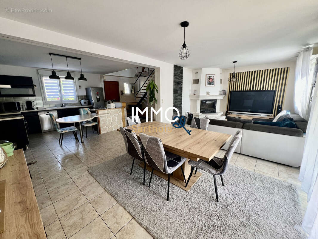 Maison à SAINT-OUEN-EN-BELIN