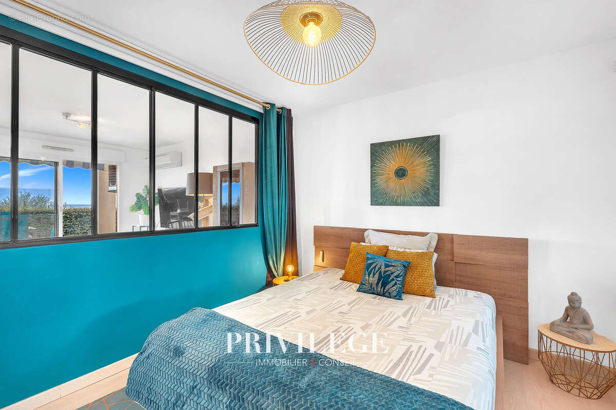 Appartement à SAINT-LAURENT-DU-VAR