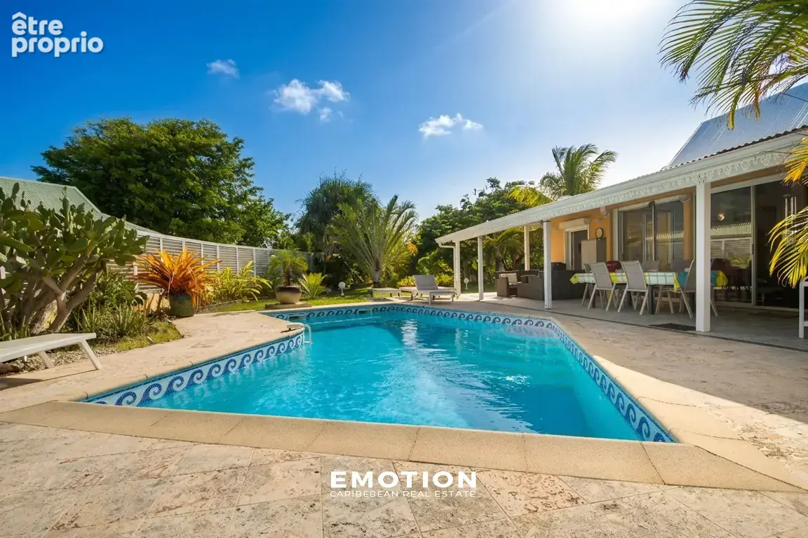 Villa T5 132 m2 + 46 m2 de terrasses extérieures, Piscine, Spa et Petite Vue Mer   Le Gosier (Mare-Gaillard / - photo 17