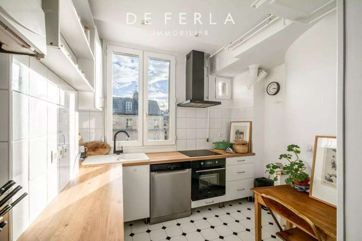 Appartement à PARIS-10E