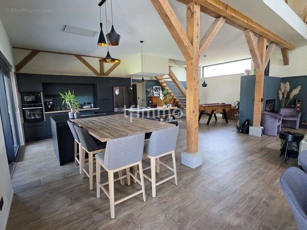 L'esprit loft, le charme de l'ancien, une propriété hors du comm - photo 2