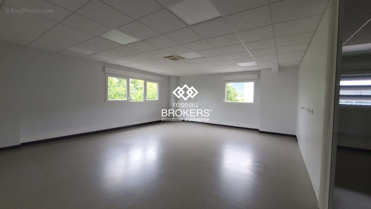 Commerce 521 m² à Archamps  - photo 6