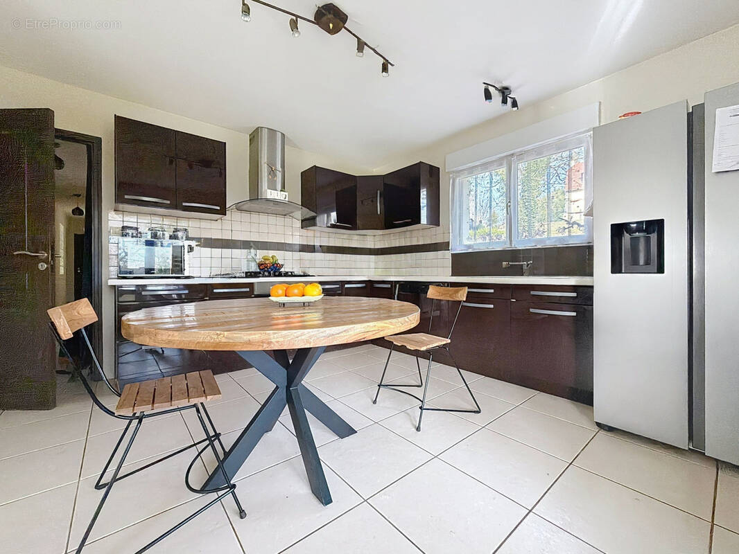 Maison à SAINT-CYR-LA-ROCHE