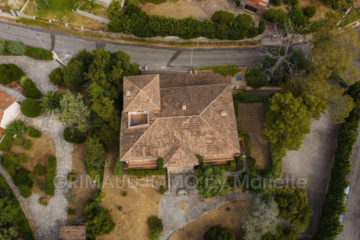 Maison 650 m² à Les Issambres  - photo 4