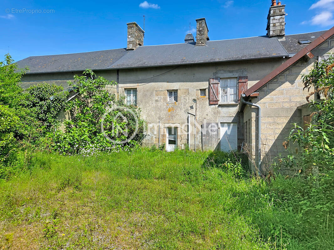 Maison à MONTBRAY