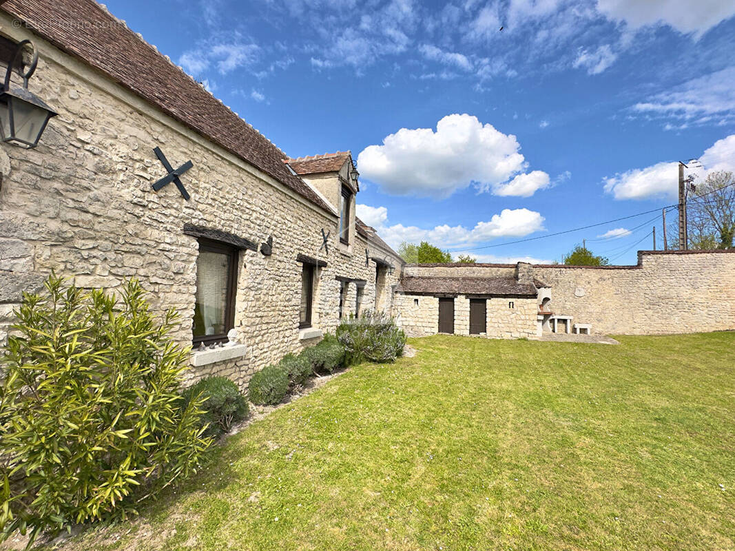 Maison à COURTEMPIERRE