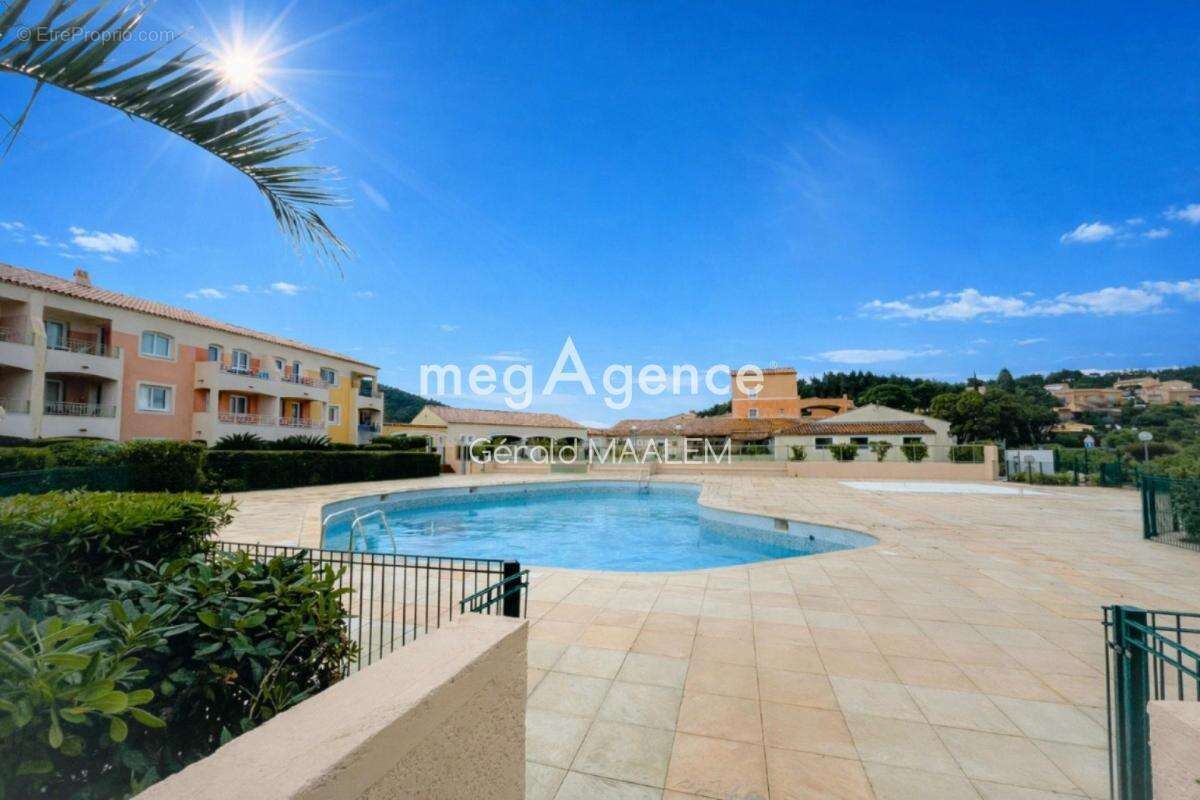 Appartement à ROQUEBRUNE-SUR-ARGENS