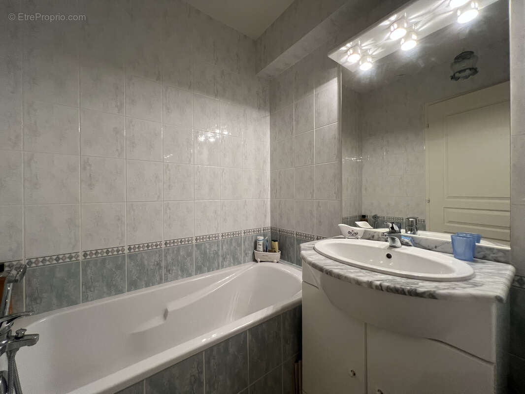 Face mer  Les Sables-d'Olonne   APPARTEMENT T4   3 chambres   Parking privatif   Cave - photo 14
