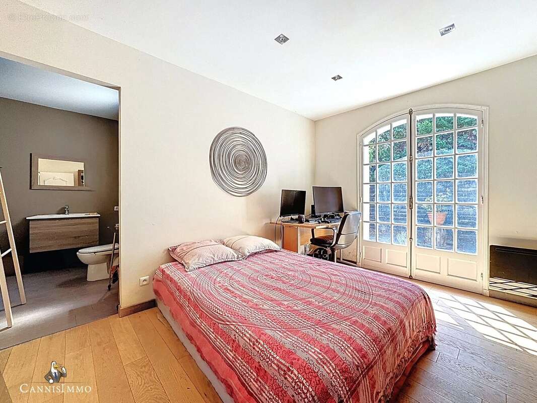 Maison à MANDELIEU-LA-NAPOULE