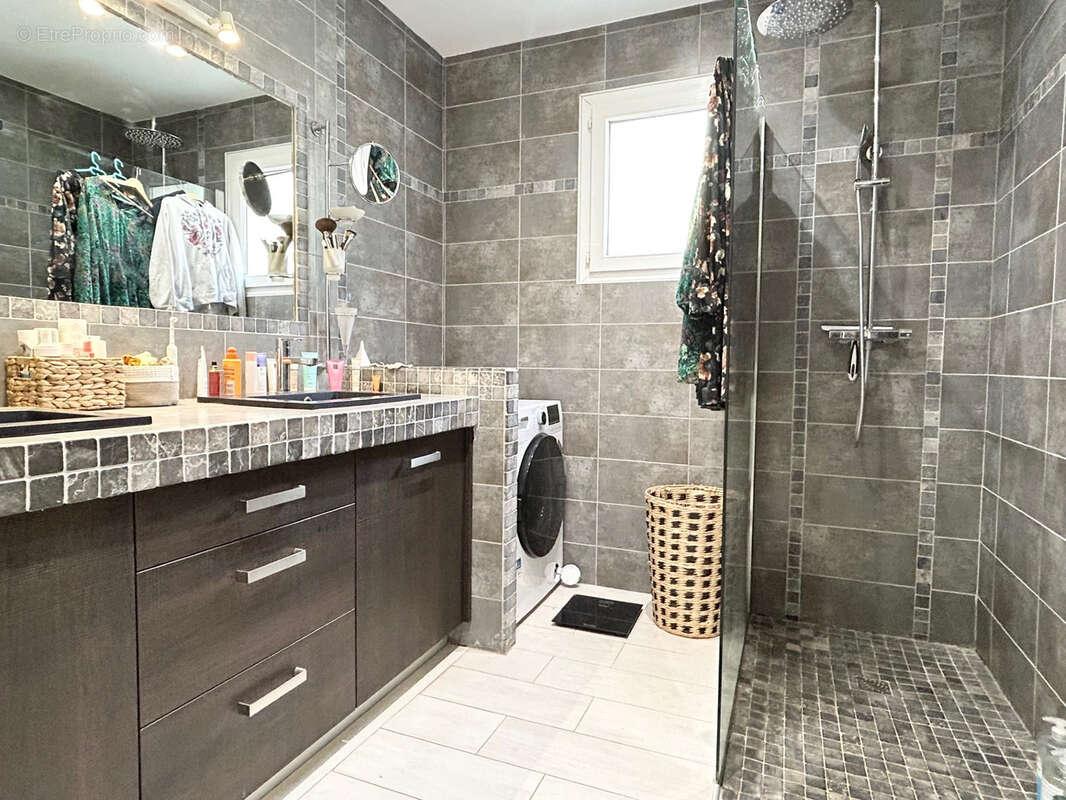 Maison à BAGNOLS-SUR-CEZE