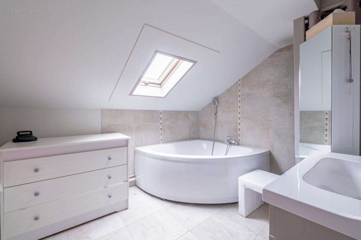 Maison à MONTEREAU-FAULT-YONNE