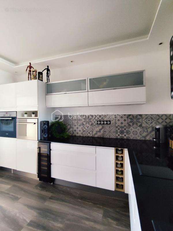 Appartement à REMIRE-MONTJOLY