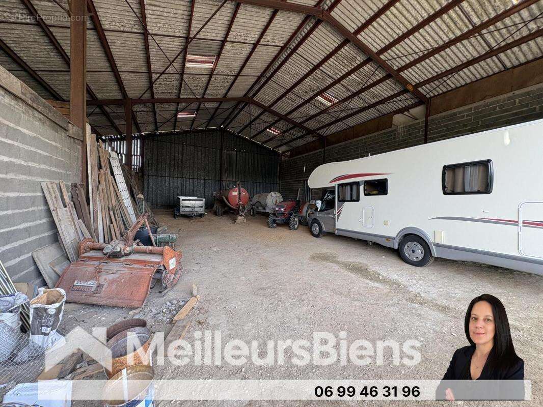 Sousmoulins 17130 : 750 m² de bâtiments sur terrain de 3522 m² - photo 6