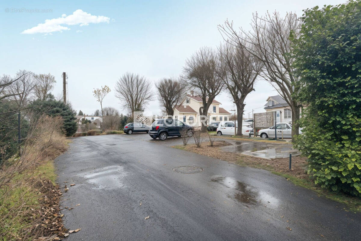 Parking à LUZARCHES