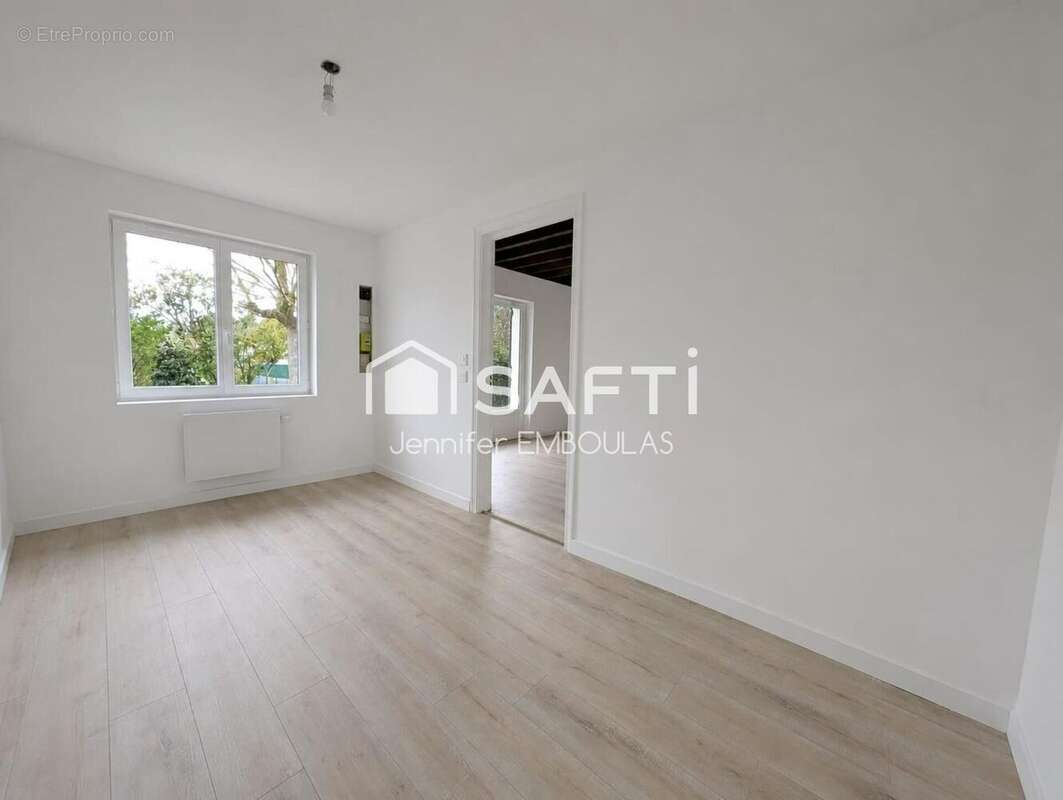Maison 40 m² à Leognan  - photo 2