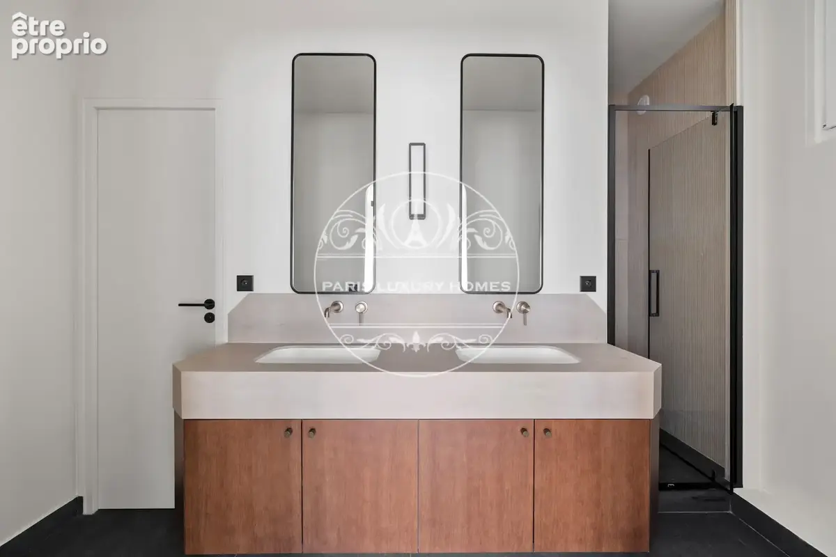 Magnifique duplex rénové avec vue à Paris 8ème ! - photo 17