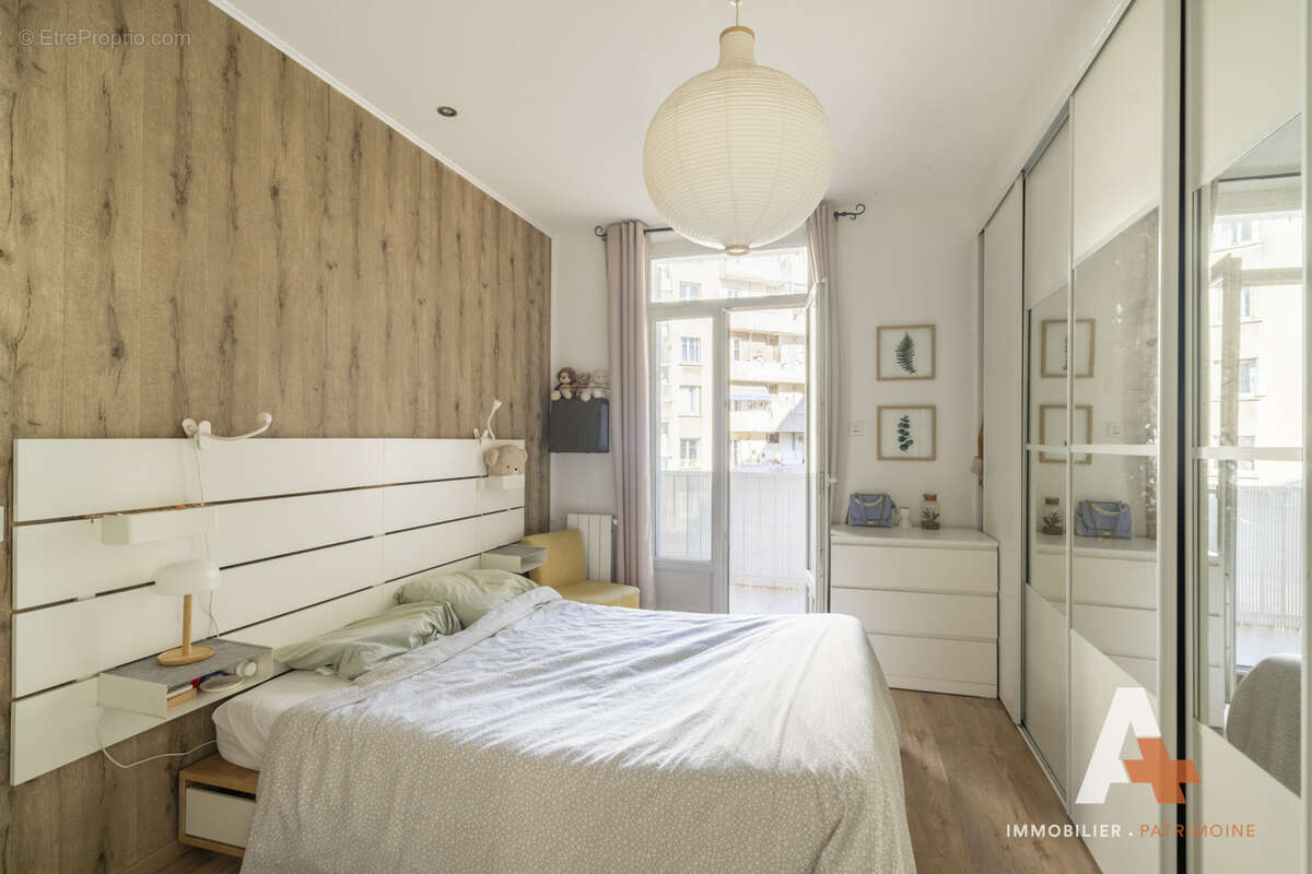 Appartement à MARSEILLE-5E