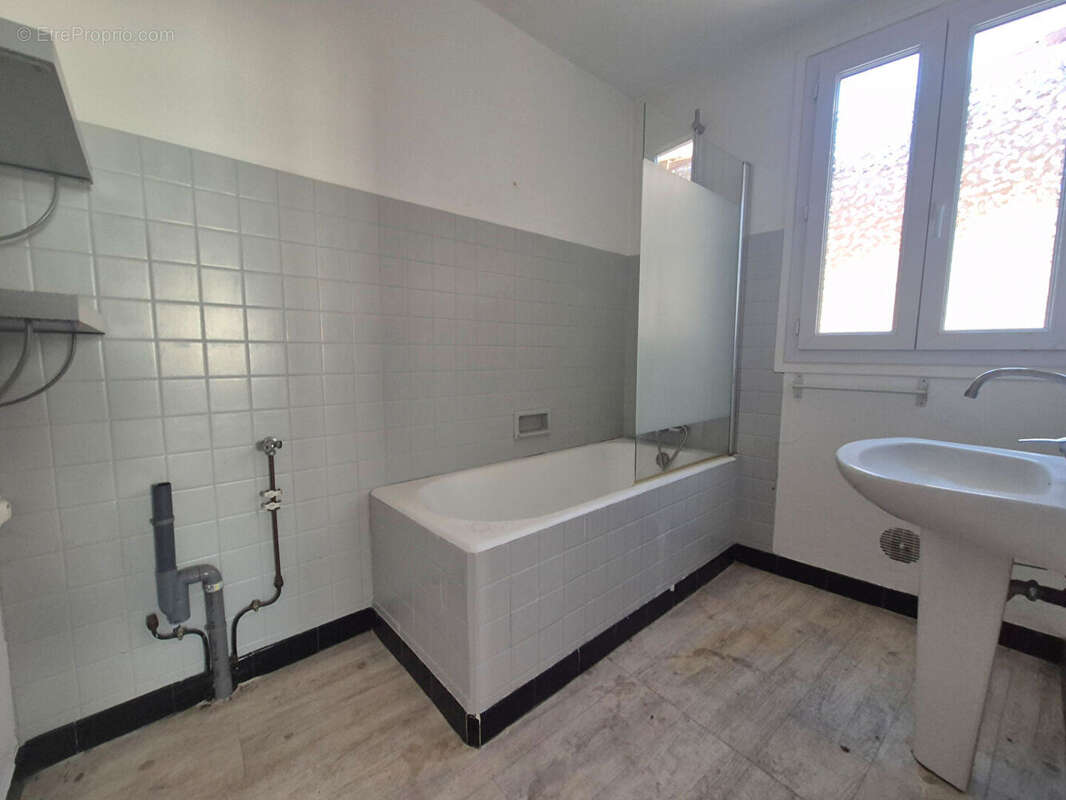 PONT-DU-CHÂTEAU / Centre bourg immeuble de rapport à vendre, belle opportunité ! - photo 6