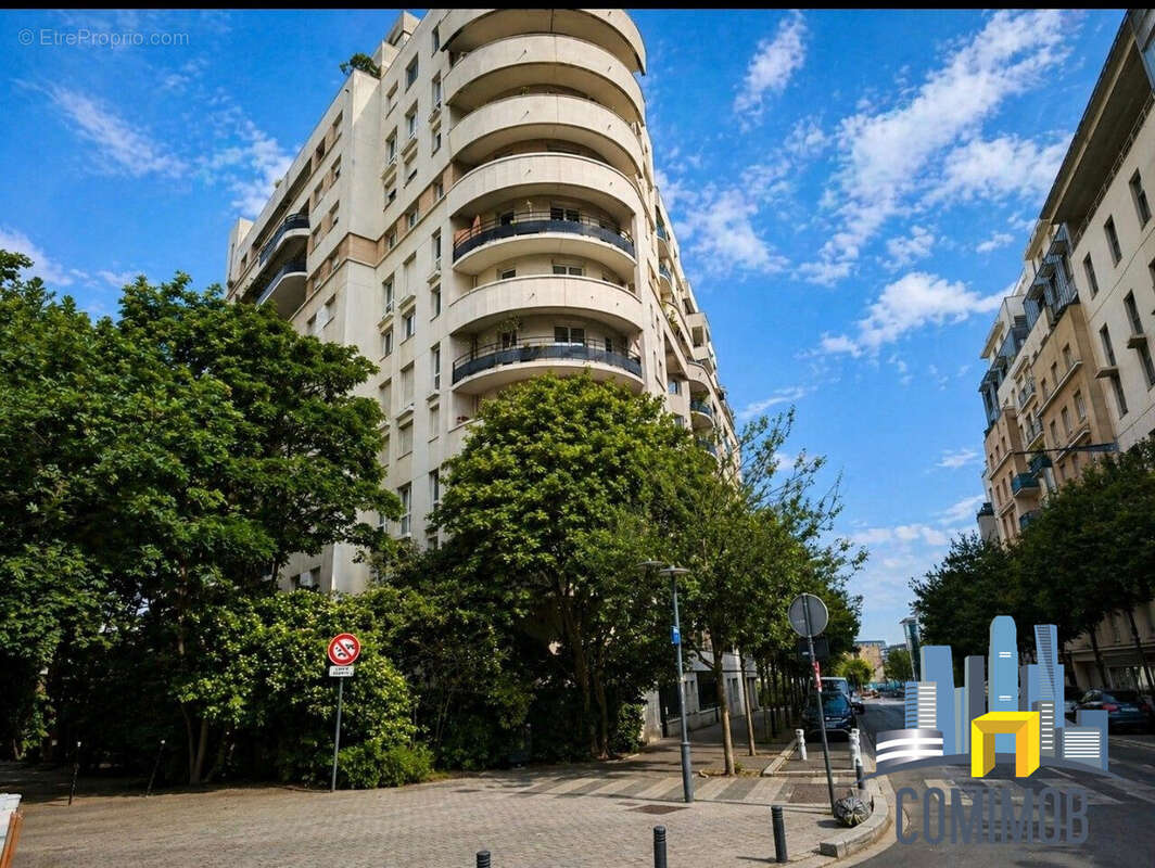Appartement à COURBEVOIE