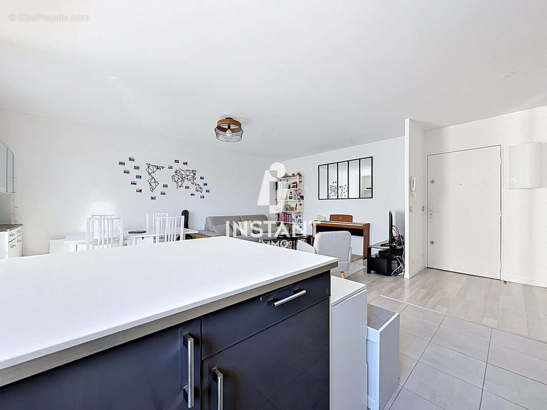 Appartement à CHARENTON-LE-PONT