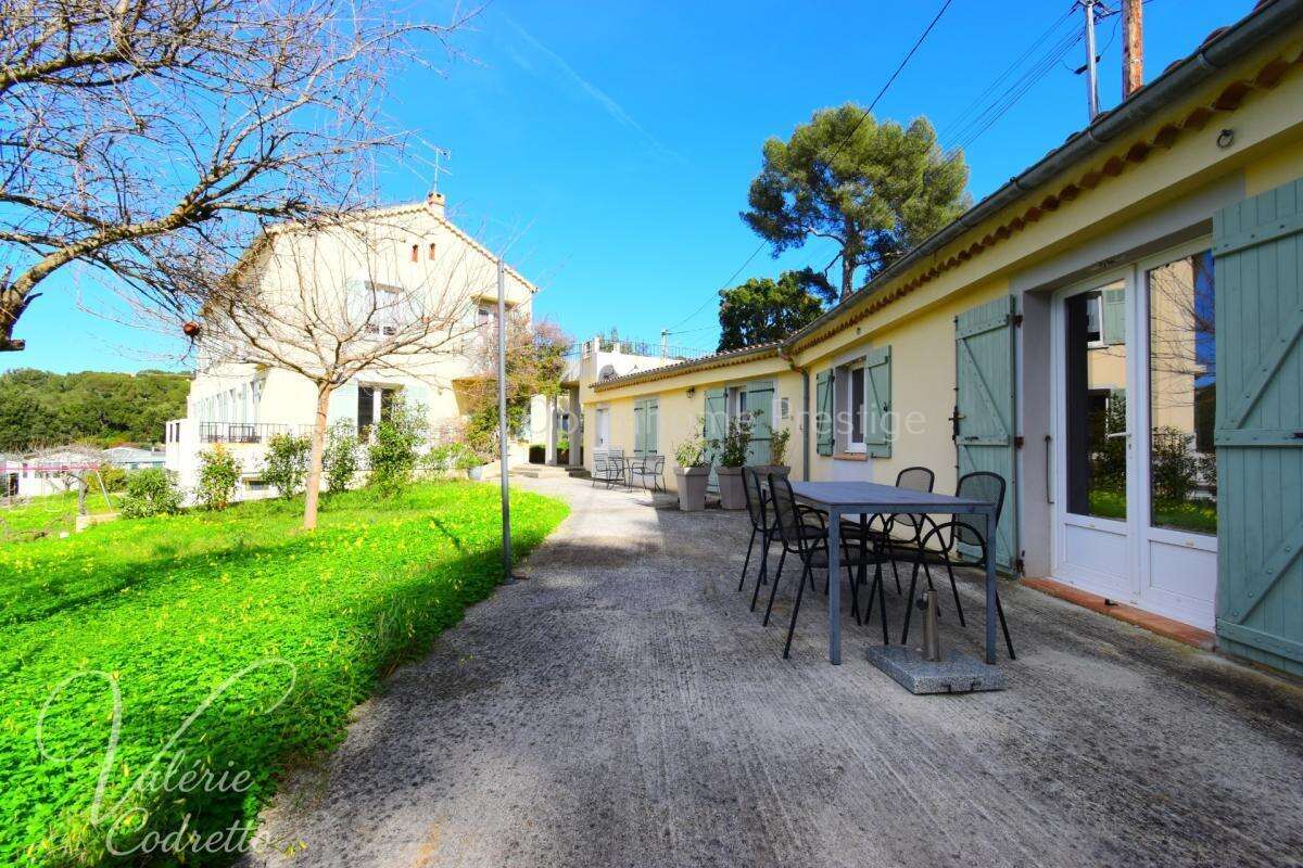LE PRADET – LES OURSINIÈRES  Propriété 320 m² – 5 logements indépendants – Terrain 3 048 m² – Proche mer - photo 3