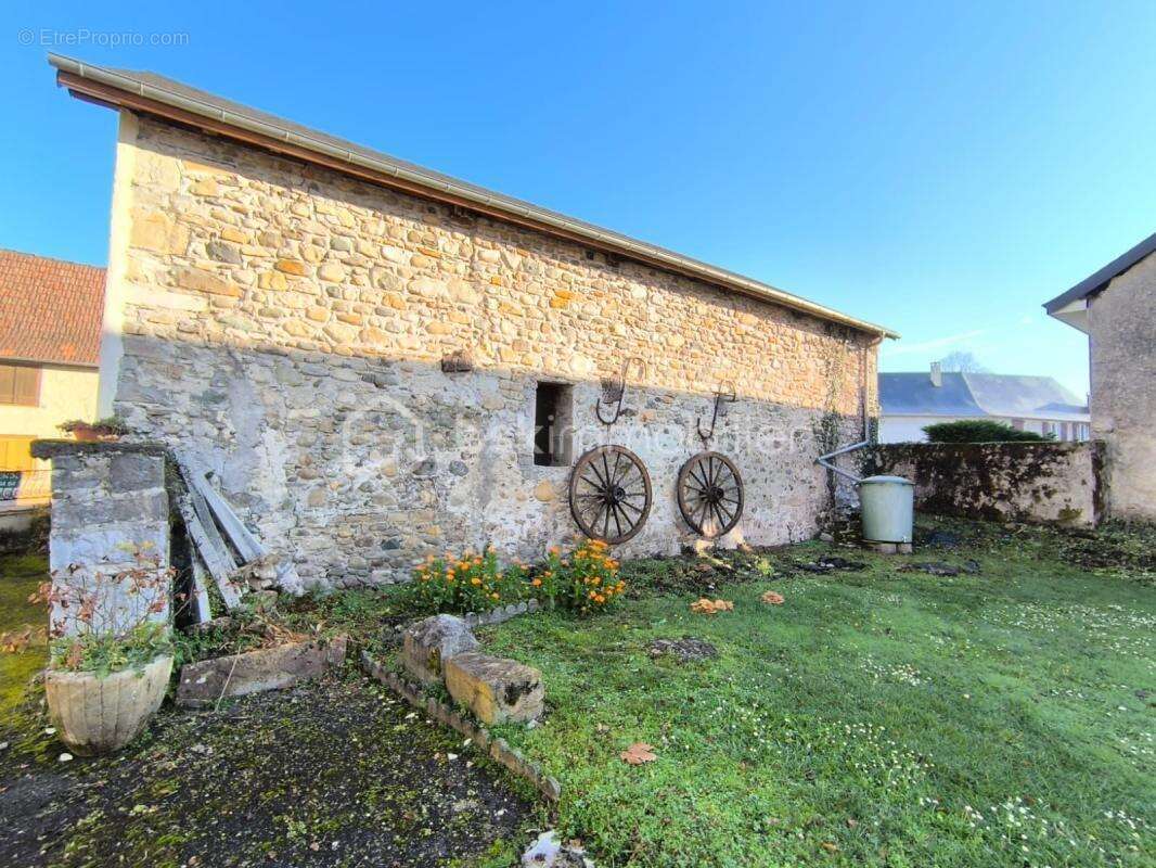 Maison à OGEU-LES-BAINS