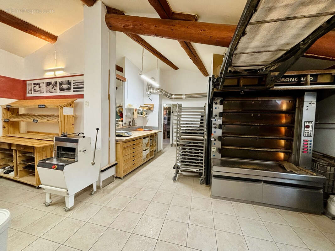 Commerce à CORNILLON-SUR-L&#039;OULE