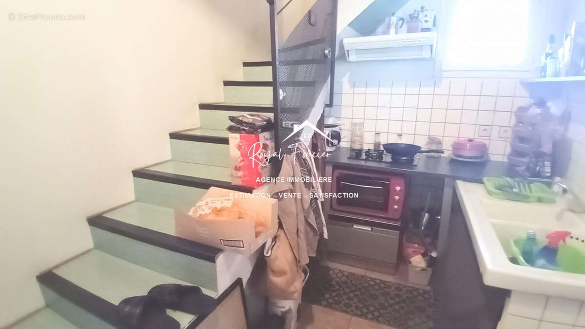 Accès à l&#039;étage  - Maison à VELLECHES