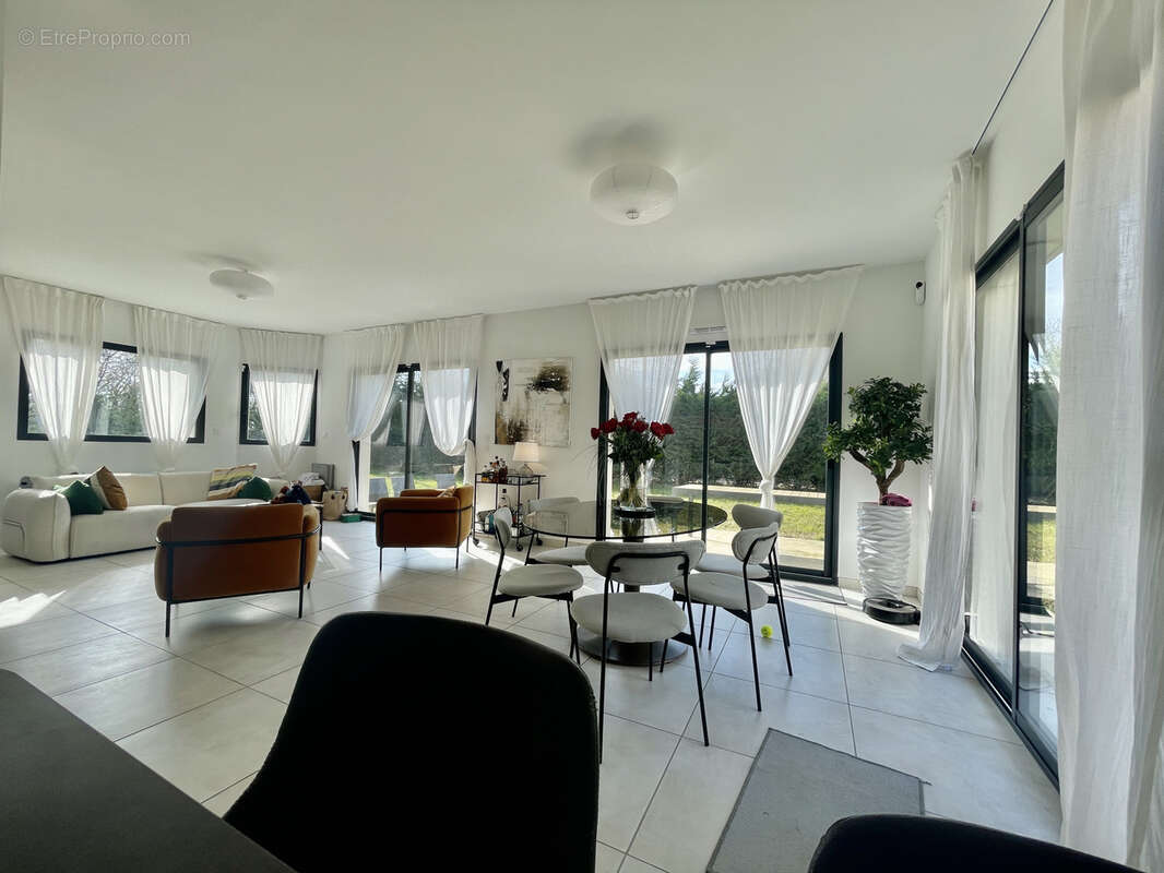 Maison 6 pieces 2024 145m2 - 4 chambres sur 640m2 de terrain - photo 6