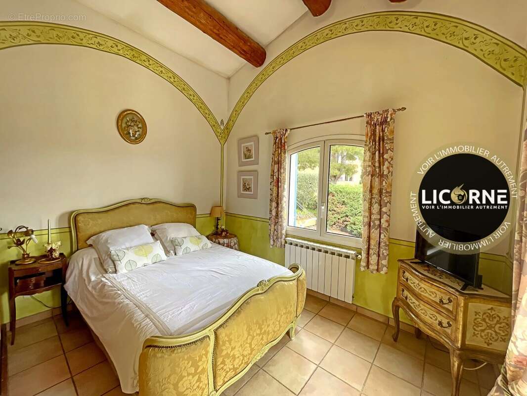 Maison à SAINT-CYR-SUR-MER