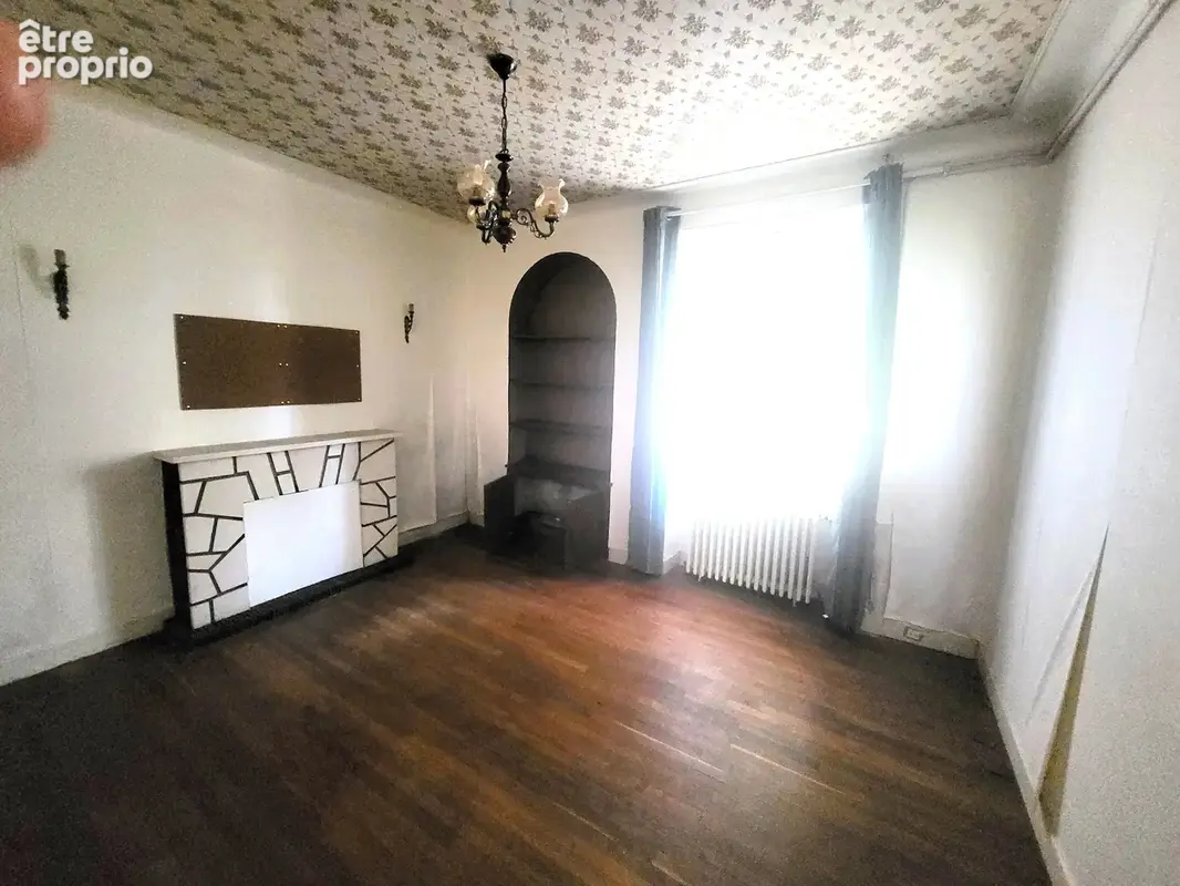 Ensemble immobilier de caractère avec dépendances, jardin arboré et beau potentiel - photo 3