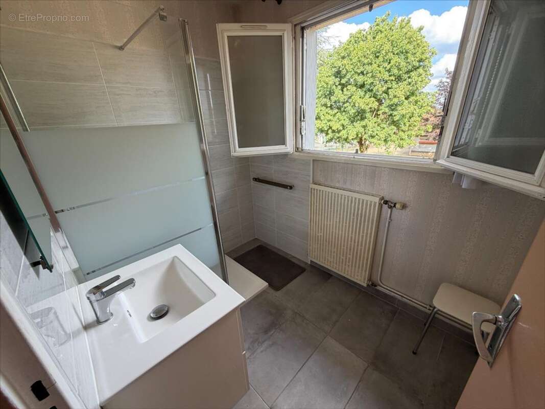 Maison 82 m² à Saint-Georges-Les-Baillargeaux  - photo 8