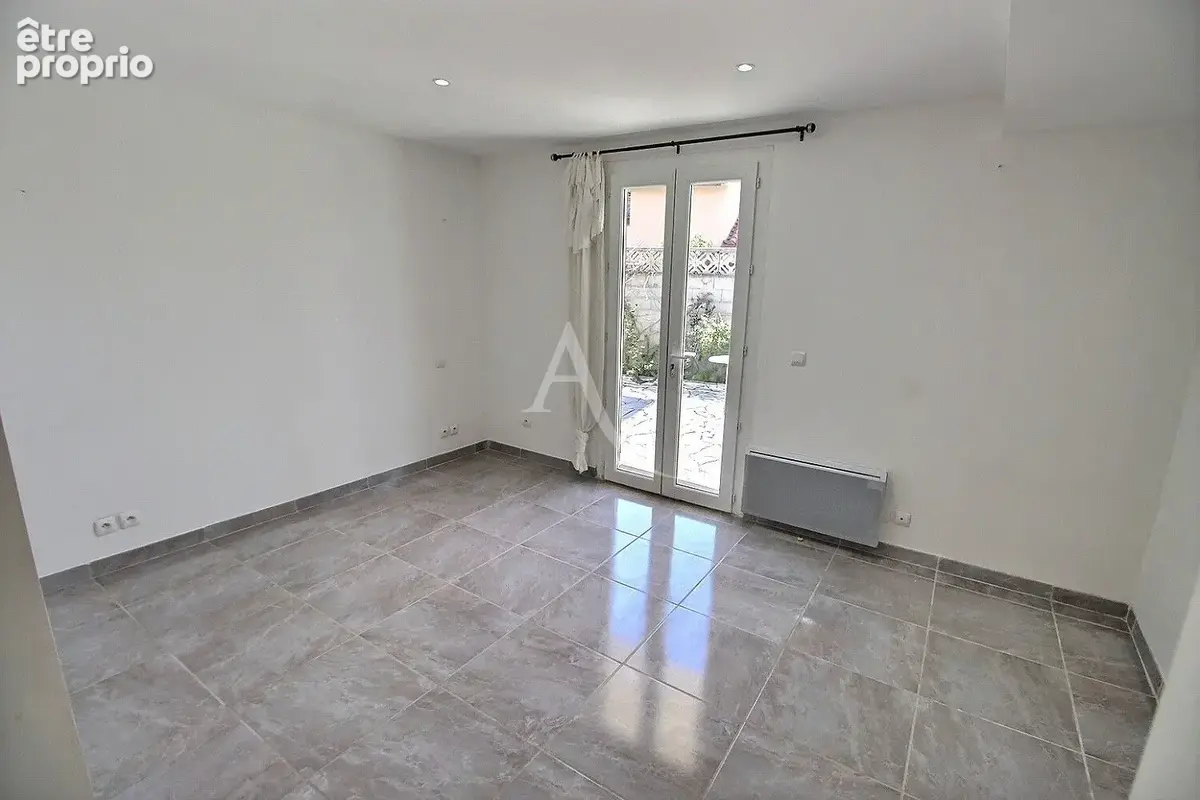 À vendre  ideal investisseur locatif villa 3 faces de 270 m² sur terrain de 390 m² - photo 10