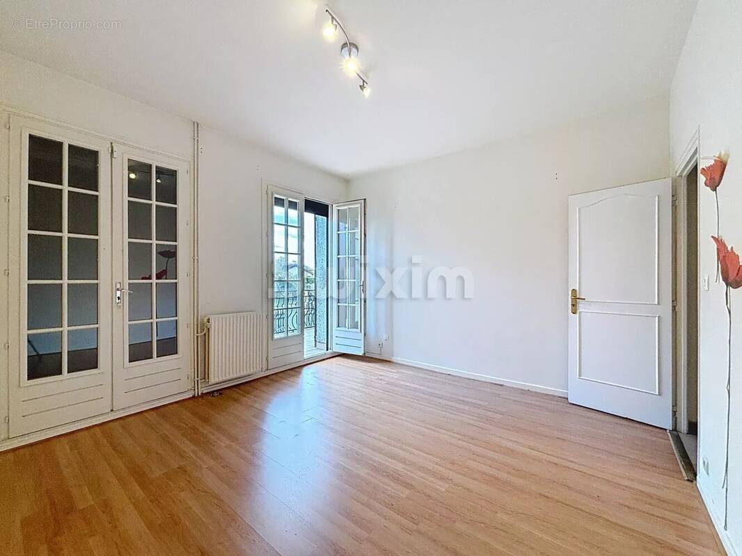 Decines - maison de charme – 261 m² habitables – terrain de 681 m² - photo 6