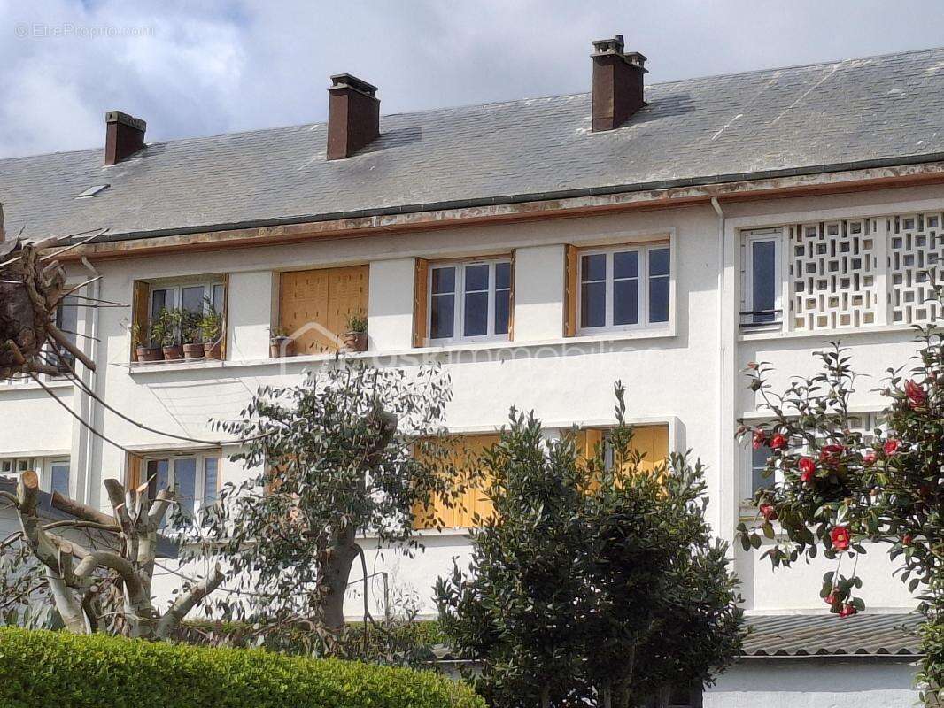 ***appartement 56m2  2chambres refait a neuf avec balcon, cave, box parking privatif dieppe*** - photo 2