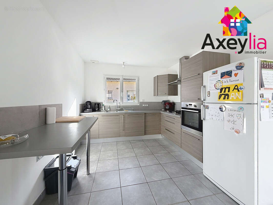 A vendre - belmont-de-la-loire - maison de 2014 avec grand garage, terrasses et terrain - photo 6