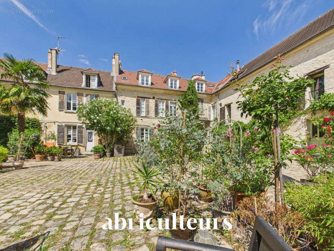 Maison Historique de Charme 103 m² – Cour Pavée & Terrasse – en vente à Le Pecq (78230) - photo 3