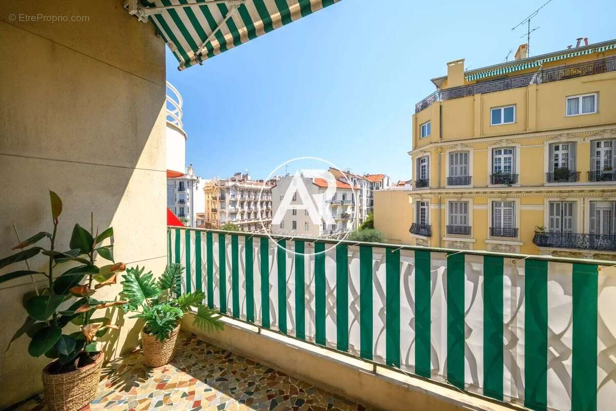 Nice Gambetta // 3 pièces refait neuf // Terrasse et balcon - photo 2