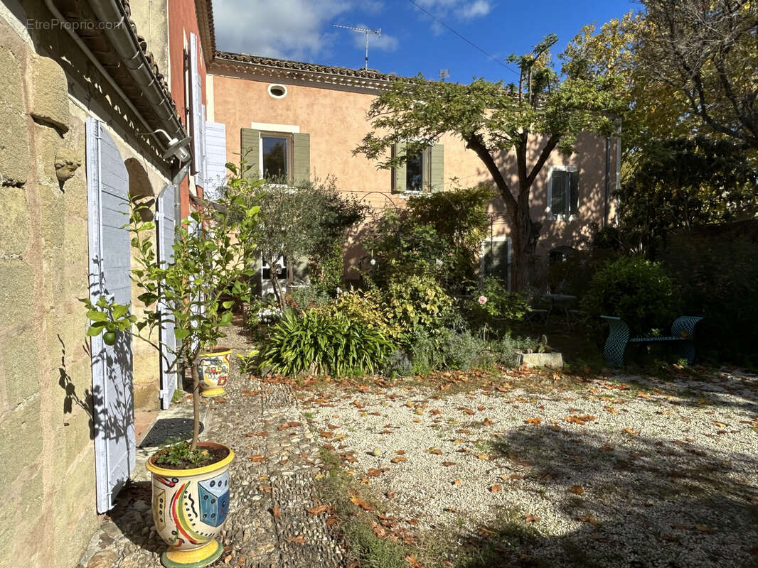 Maison à SAINT-QUENTIN-LA-POTERIE