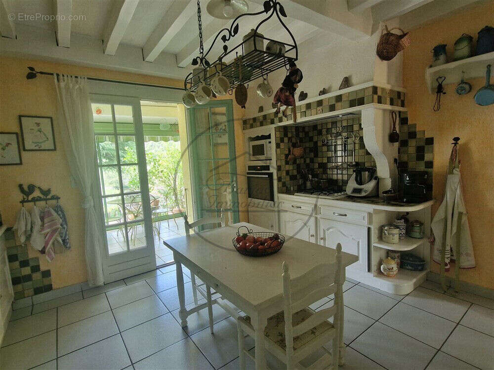 Maison avec piscine dans un environnement privilégié - photo 17