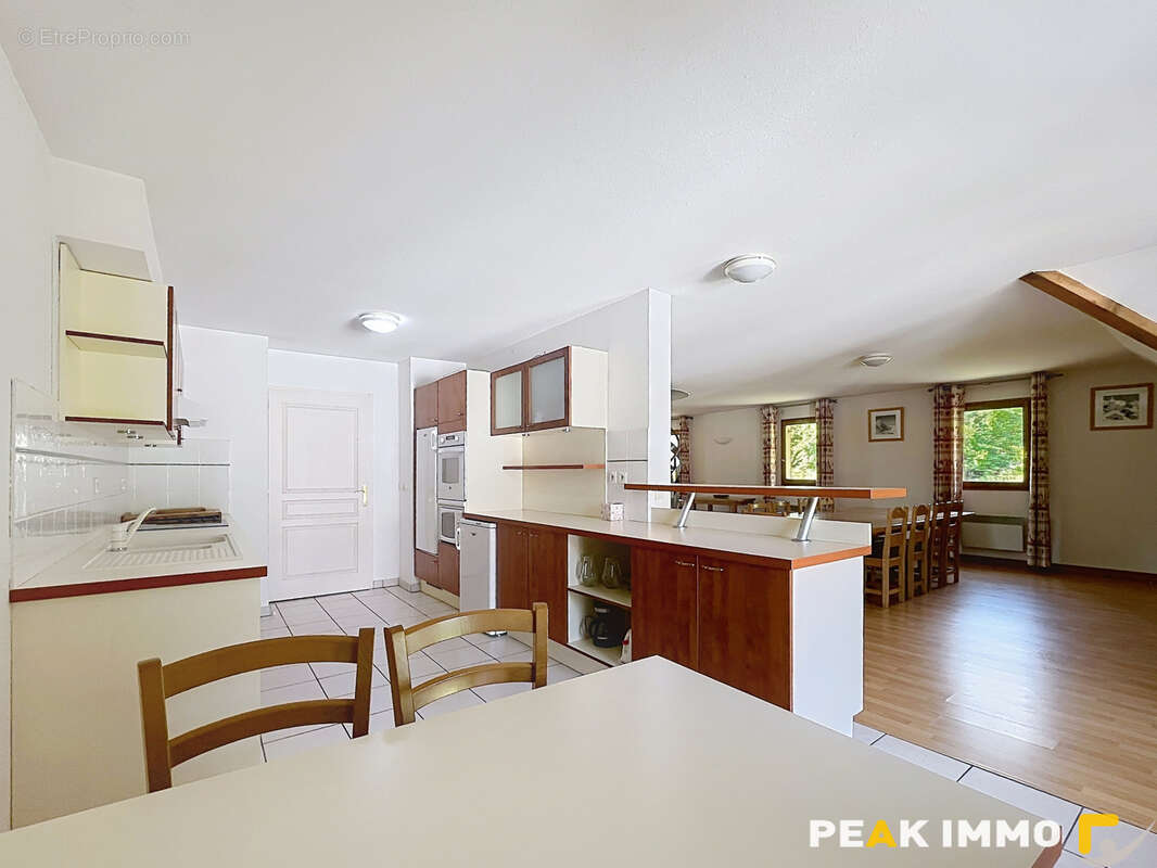 A vendre duplex 221 m2 loi carrez- résidence Le Birdie à Giez - photo 4