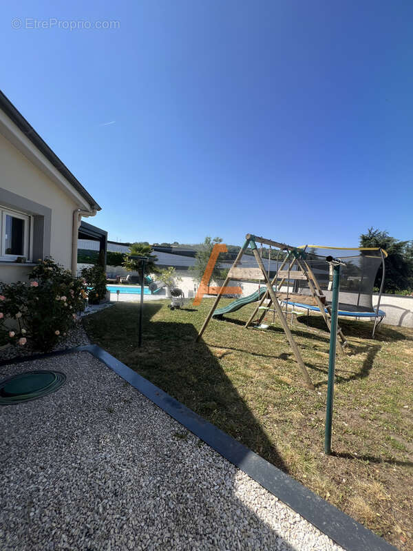 Maison individuelle contemporaine T5 RT 2012   112,38 m2  Piscine  Double garage Terrain de 670 m2 - photo 4