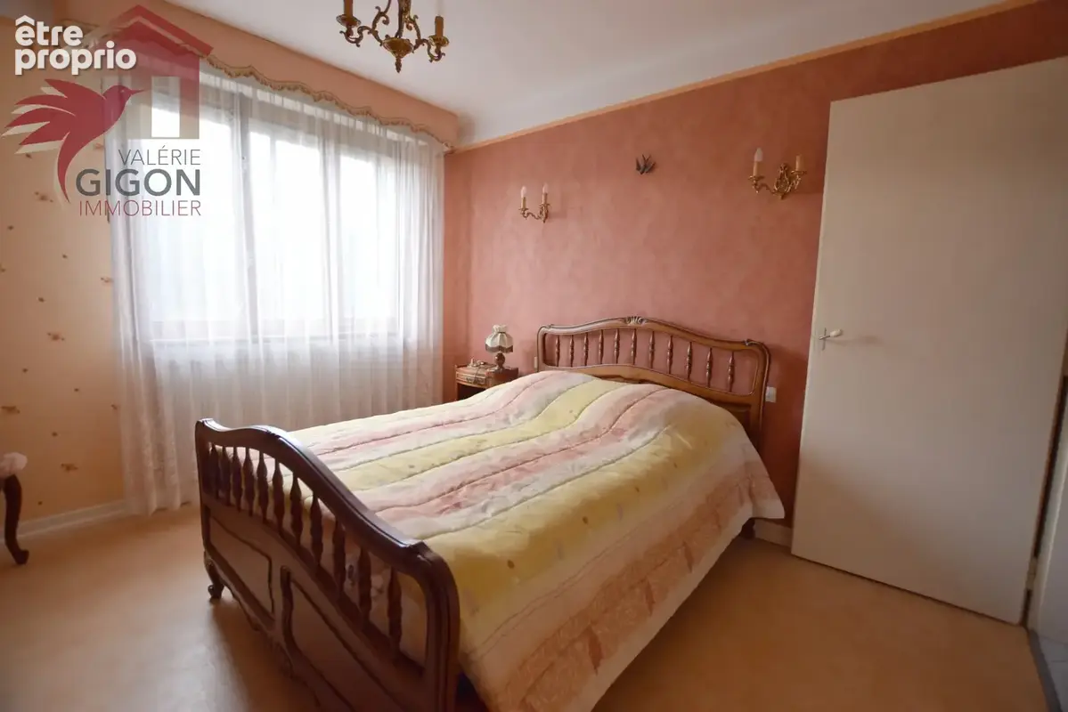 Cette CHARMANTE MAISON saura vous séduire par son agencement fonctionnel et ses espaces lumineux. - photo 5