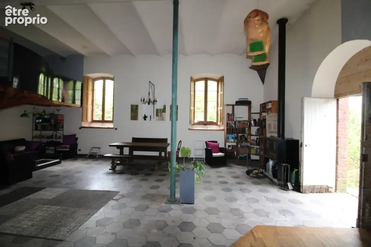 Maison de caractere d'un volume 333 m2  + dependance 86 m2. - photo 8